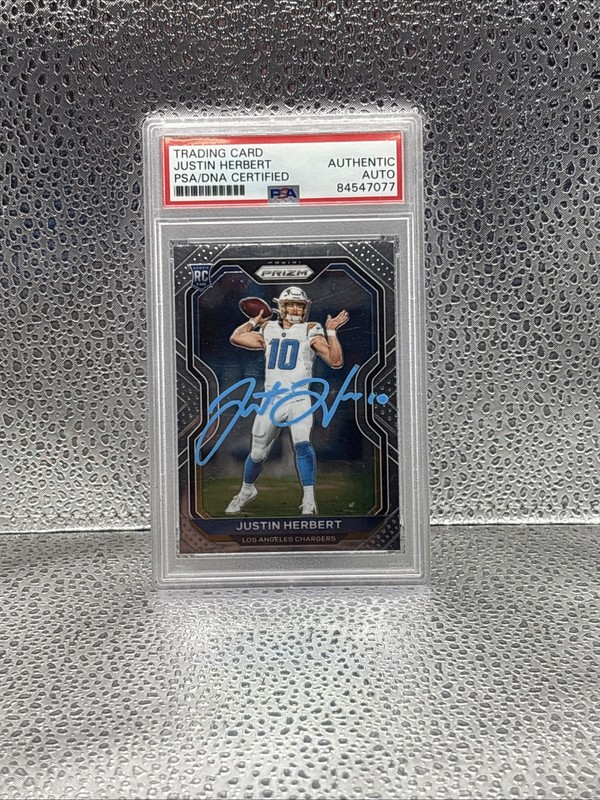 2020 Panini Prizm RC Justin Herbert PSA Authentic On Card Auto Charger Blue Ink