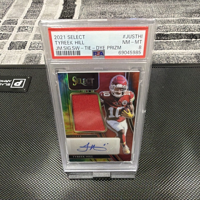 Panini 2021 Select Tyreek Hill Chiefs Jumbo Sig Swatches Tie-Dye /25 PSA 8