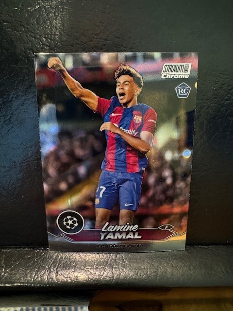 2023-24 Topps Stadium Club Chrome - Lamine Yamal #27 (RC)