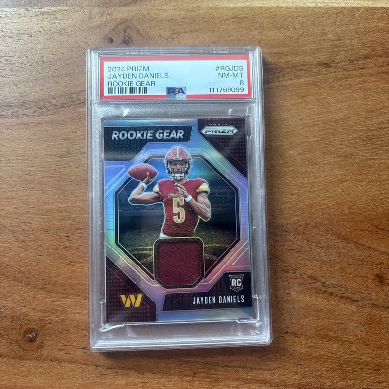 2024 PANINI PRIZM ROOKIE GEAR #RGJDS JAYDEN DANIELS ROOKIE RC PSA 8