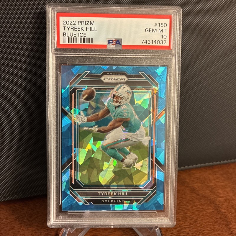 2022 Panini Prizm #180 Tyreek Hill Blue Cracked Ice Prizm /99 SP PSA 10 GEM