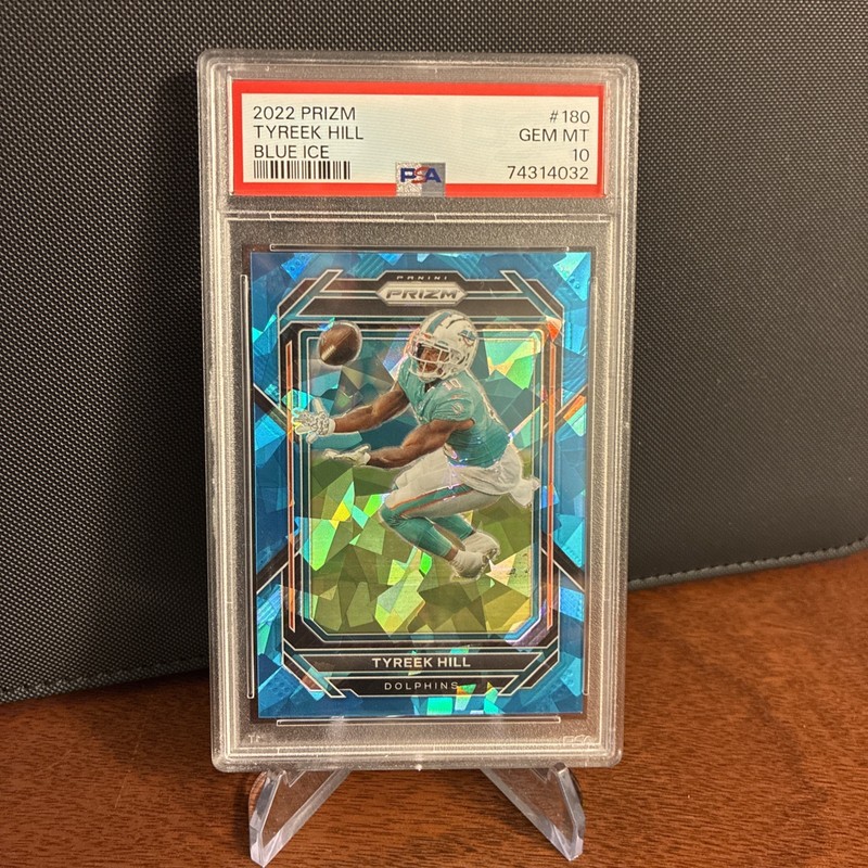 2022 Panini Prizm #180 Tyreek Hill Blue Cracked Ice Prizm /99 SP PSA 10 GEM view 2