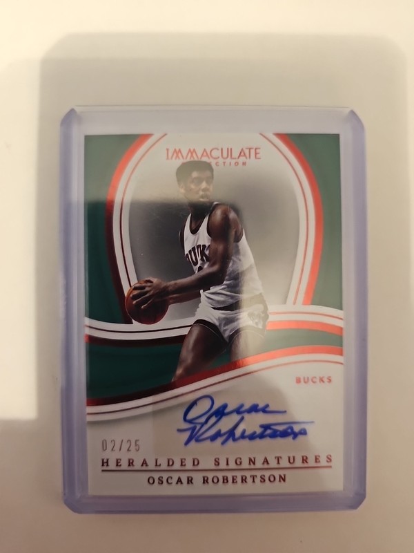 Oscar Robertson Immaculate Auto /25 Legendary Card 🔥