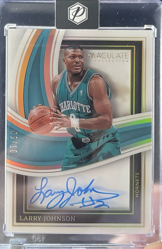 Panini 2022-23 Immaculate Collection Larry Johnson Hornets Auto SBS-LJO /10