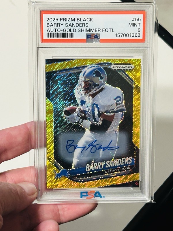 2025 PRIZM BLACK - BARRY SANDERS - GOLD SHIMMER AUTO - 9/10🔥PSA 9🔥