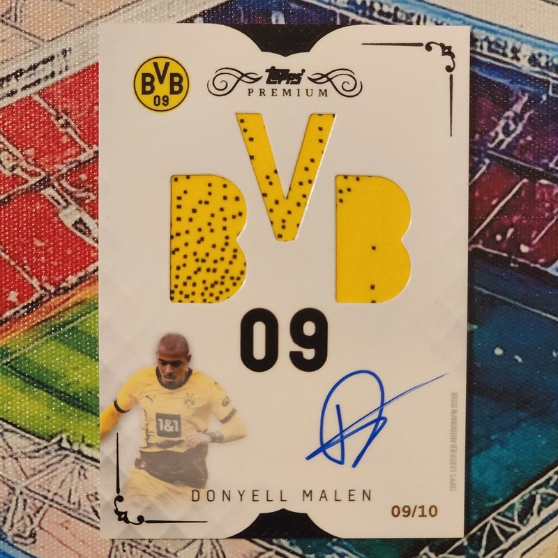 2023-24 Topps Premium BVB Donyell Malen On Card Match Worn Patch Auto Black /10