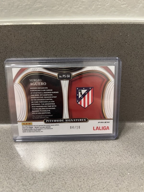 Panini Select La Liga Pitchside Signatures  Sergio Agüero Auto Prizm /10 PS-SA view 2