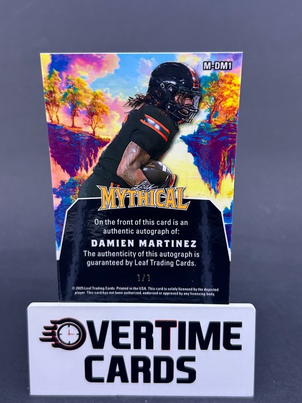 2025 Leaf Eclectic Damien Martinez Mythical King Kong Gold One of One Auto 1/1 view 2