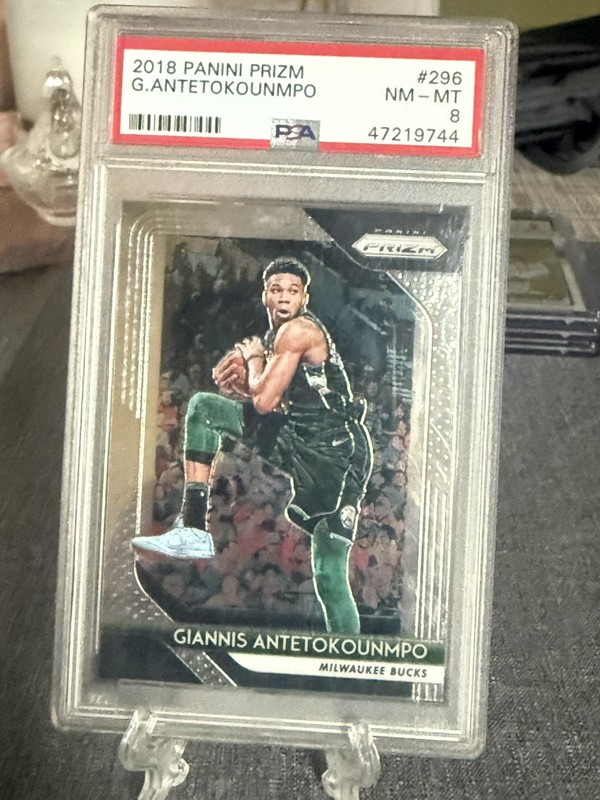 2018-19 Panini Prizm 🔥Basketball Giannis Antetokounmpo #296 ~ PSA Graded 8Mint