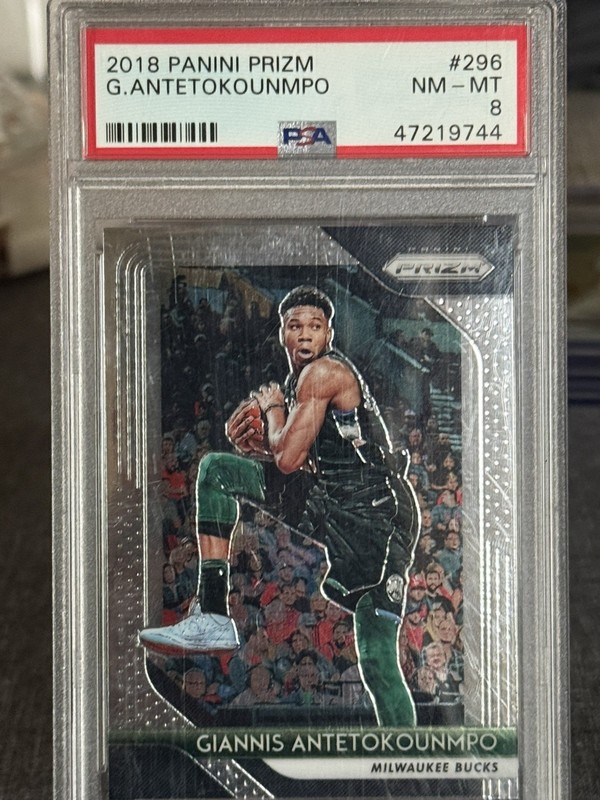 2018-19 Panini Prizm 🔥Basketball Giannis Antetokounmpo #296 ~ PSA Graded 8Mint view 2
