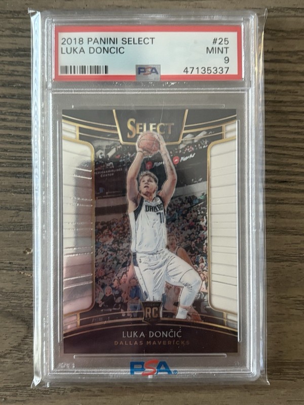 2018-19 Panini Select - Concourse Luka Dončić #25 (RC) PSA 9