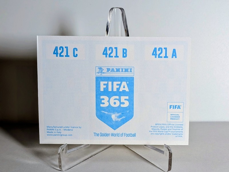 2019 Panini FIFA 365 The Golden World Of Football  Erling Haaland Rookie  view 2