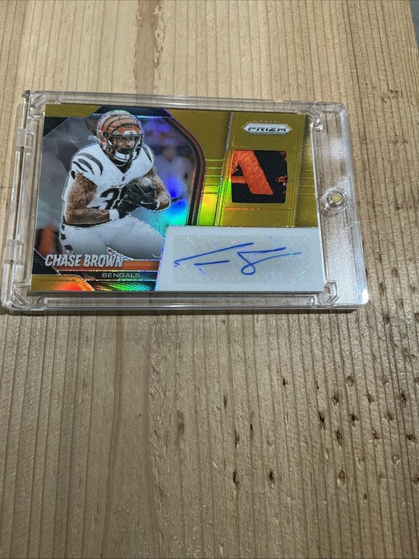 2025 Panini Prizm Chase Brown Gold Patch Auto /10 Cincinnati Bengals 