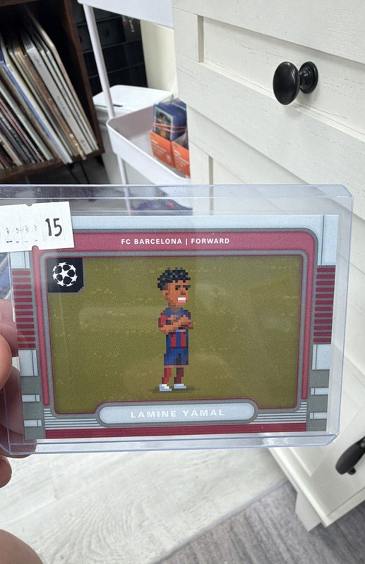 2025-26 Topps Uefa Club Competitions - 8-Bit Shots Lamine Yamal #8B-17