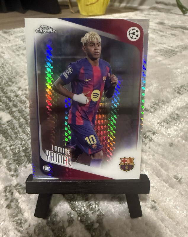 2025-26 Topps Chrome UEFA Lamine Yamal FC Barcelona Prism