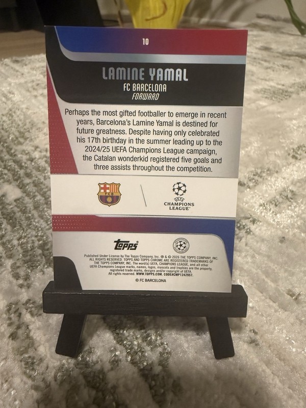 2025-26 Topps Chrome UEFA Lamine Yamal FC Barcelona Prism view 2
