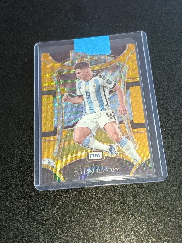 Julian Alvarez 2023-24 Panini Select FIFA #176 Gold Wave Prizm /10 SUPER RARE