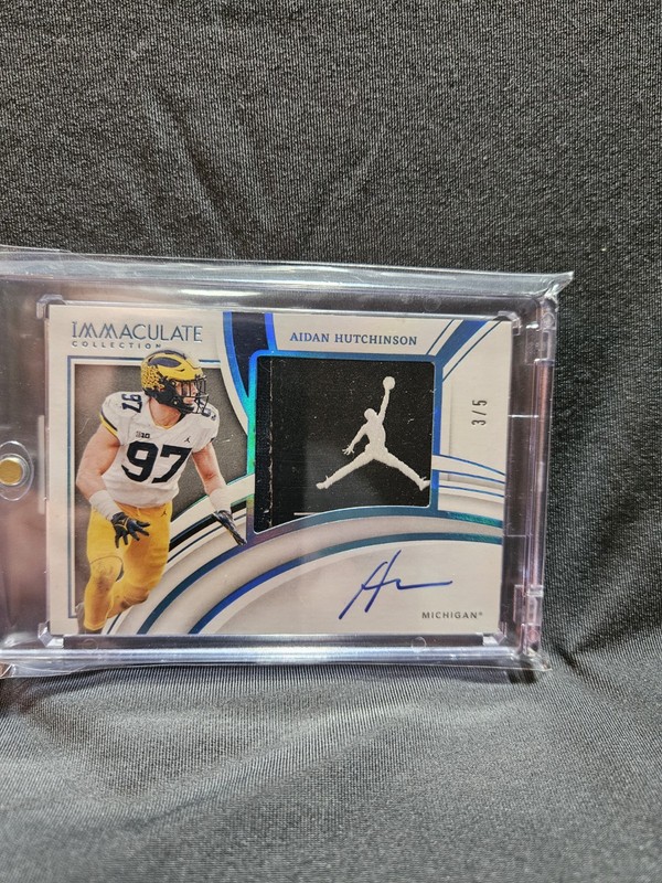2022 Panin Immaculate Football Aidan Hutchinson Emerald Premier Patch Auto /5
