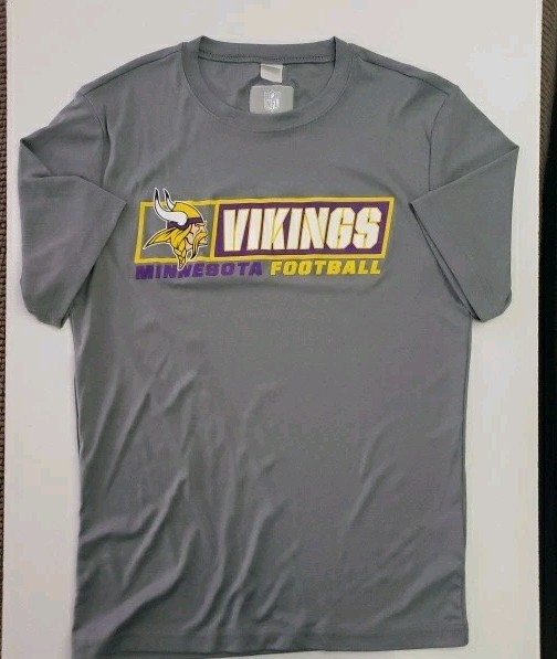 Minnesota Vikings Shirt with Logo. Mens Medium.
